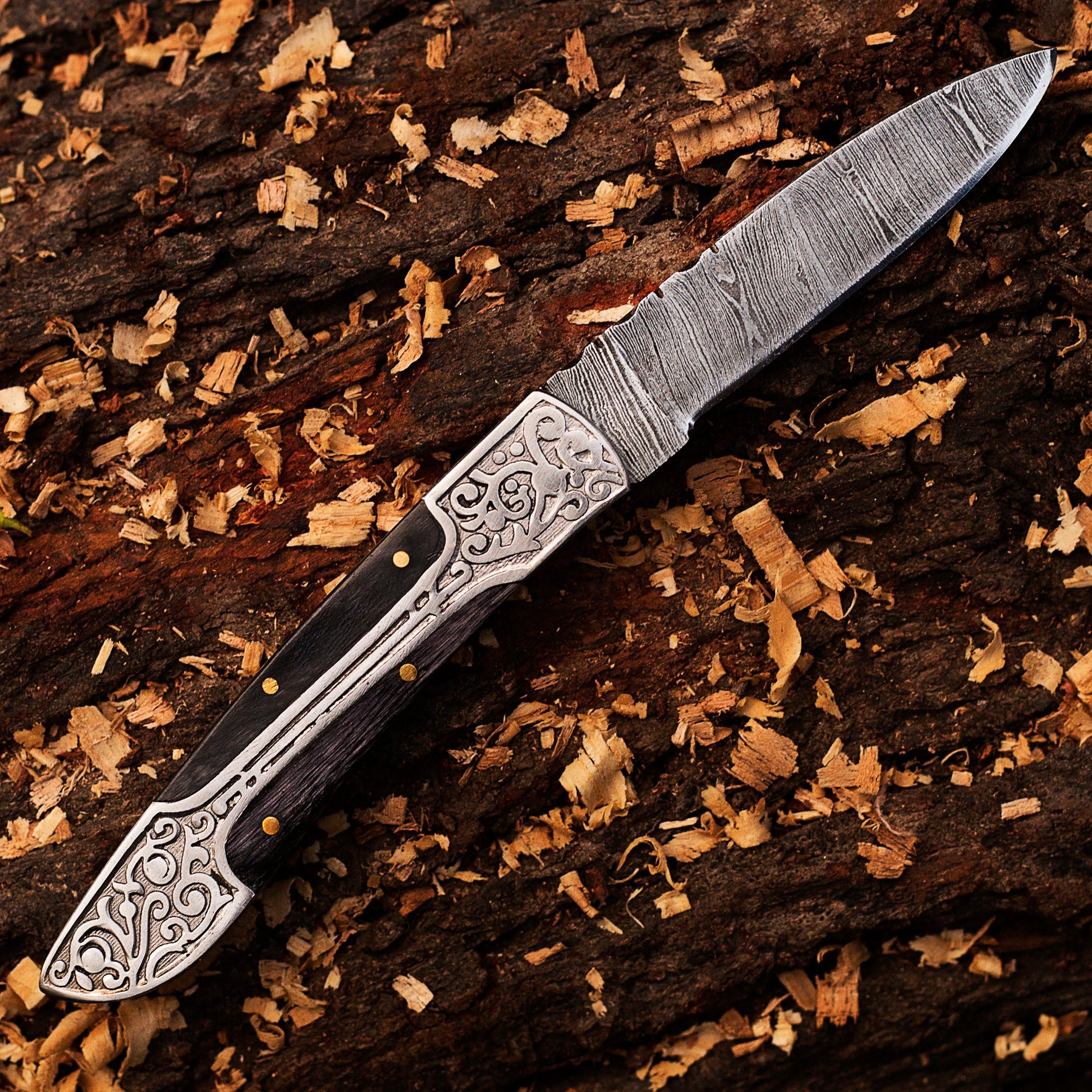 Damascus Folding Knife – 7.5" Hand-Forged Blade with Engraved Bolster & Exotic Wood Handle | Leather Sheath Included