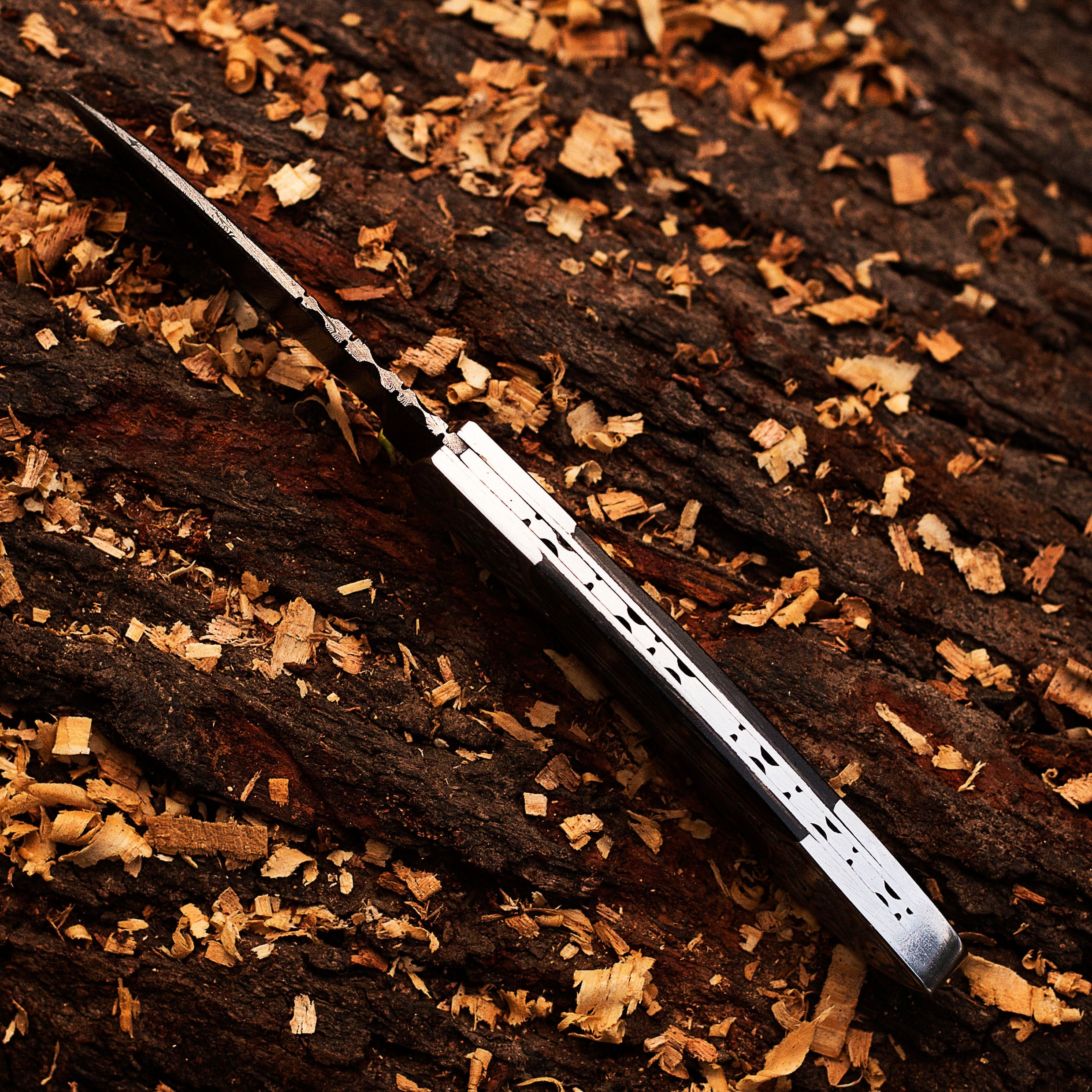Damascus Folding Knife – 7.5" Hand-Forged Blade with Engraved Bolster & Exotic Wood Handle | Leather Sheath Included