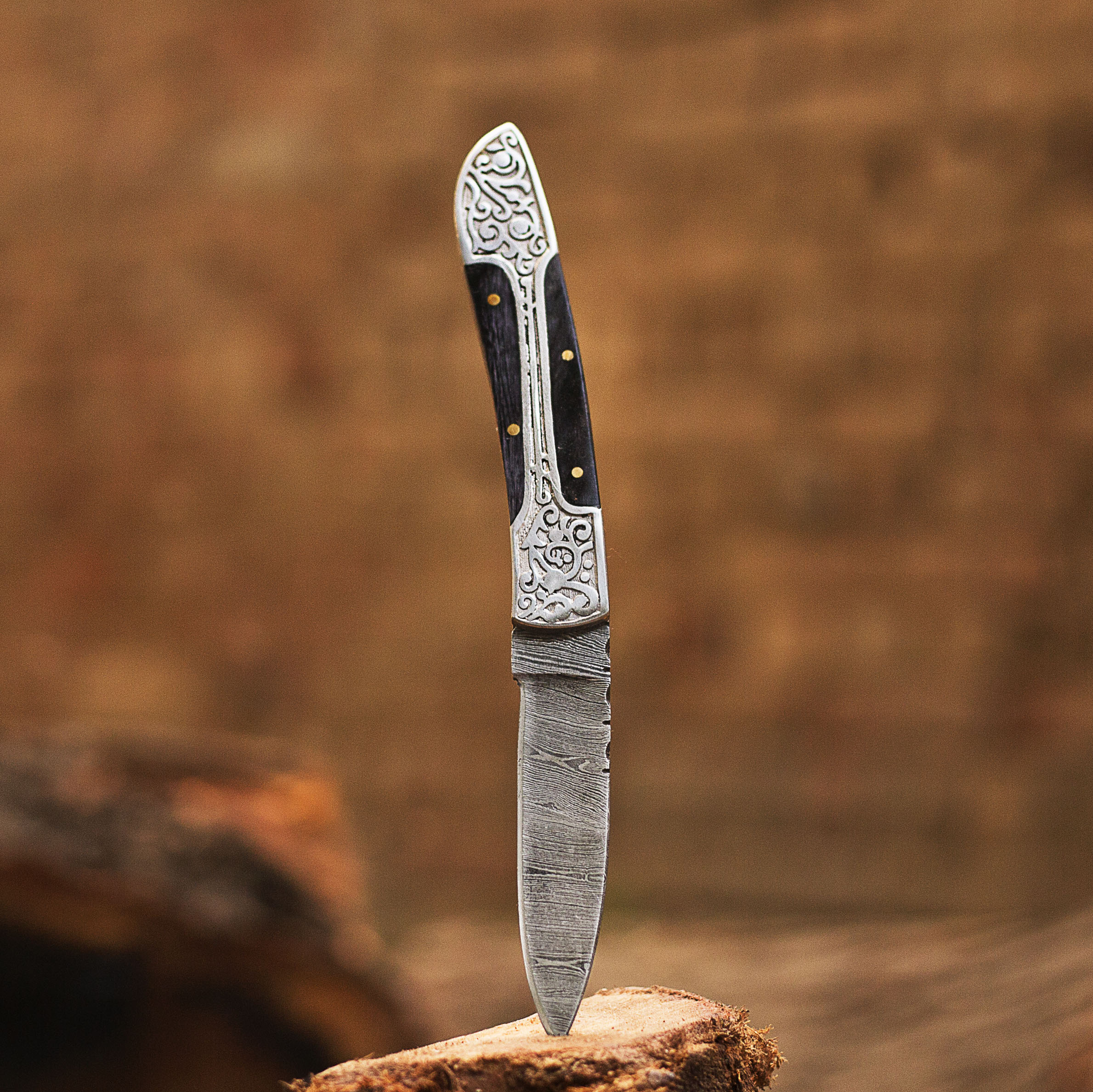 Damascus Folding Knife – 7.5" Hand-Forged Blade with Engraved Bolster & Exotic Wood Handle | Leather Sheath Included